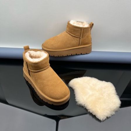 时尚防滑保暖羊皮毛一体雪地靴女款厚底成人短筒冬季