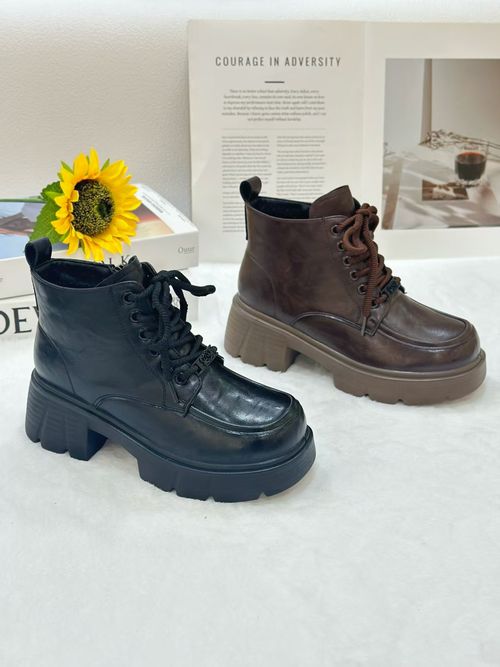 C8071-2女款2025冬季休闲百搭时尚保暖加绒厚底高跟短筒马丁靴主图