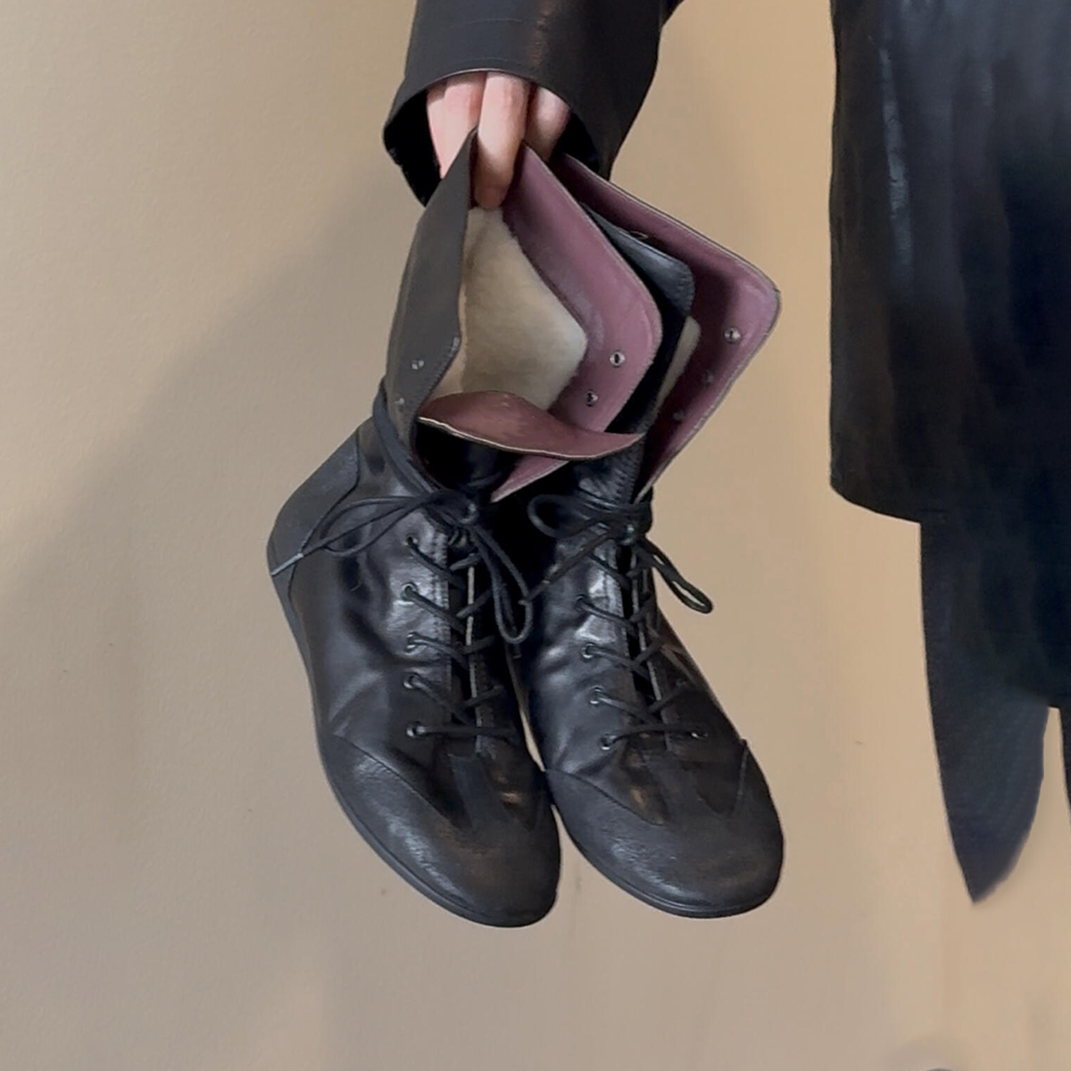 牛皮版~时髦小众新款复古真皮平底马丁靴女系带加绒圆头设计短靴主图