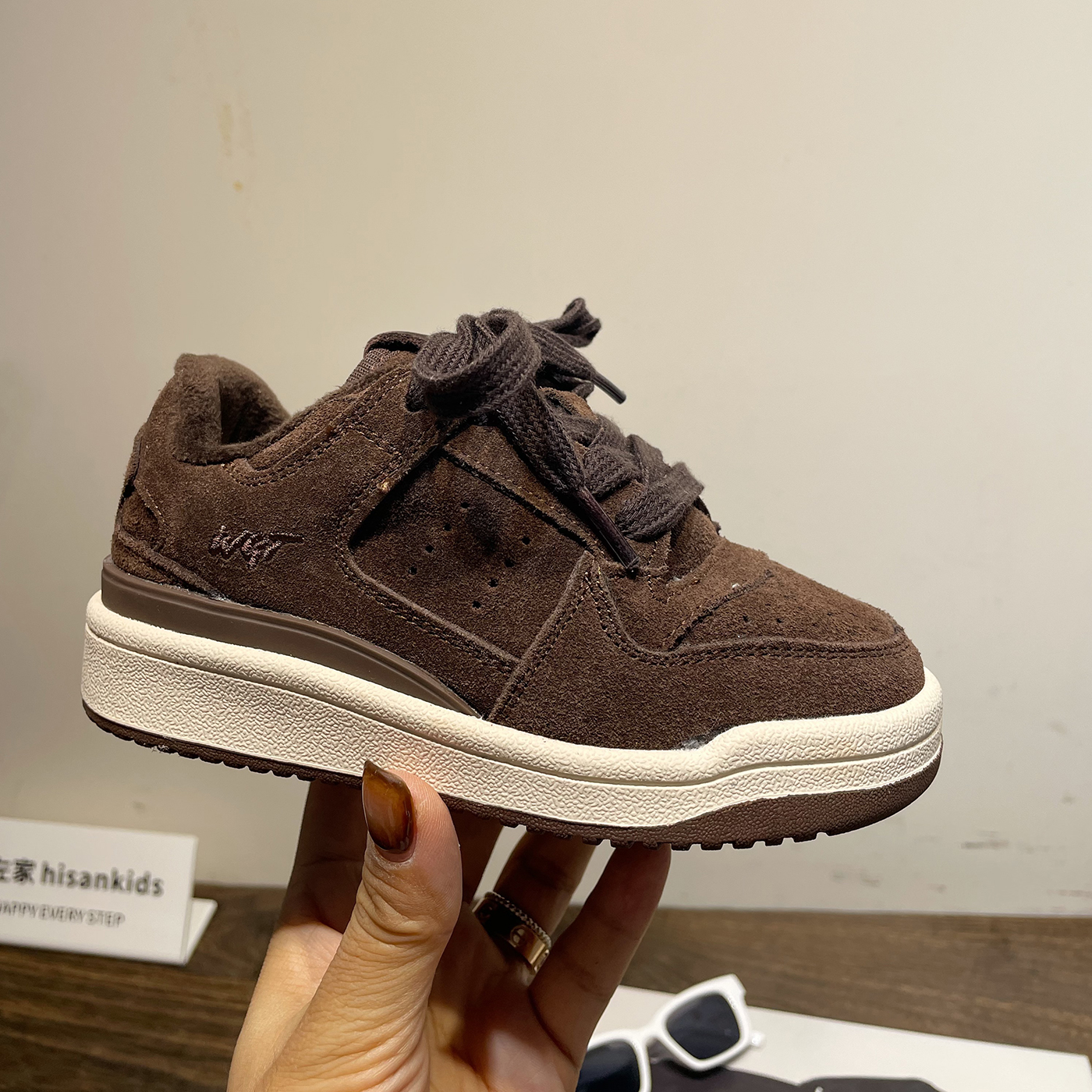 左左家2025冬季新款儿童加绒运动鞋男女童美拉德复古休闲保暖板鞋主图