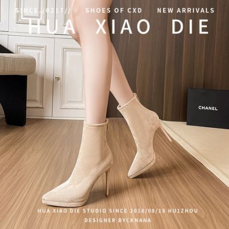 花小蝶裸色绒面细跟防水台高跟短靴女2025秋冬新款百搭弹力瘦瘦靴