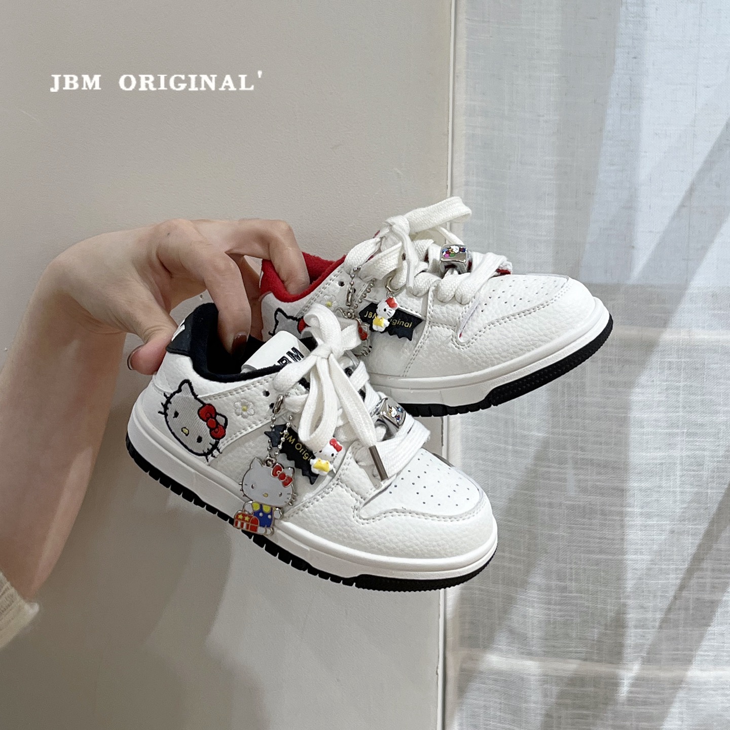 JBM 韩版儿童KT猫冬季新款运动小白鞋男女童可爱卡通加绒百搭板鞋主图