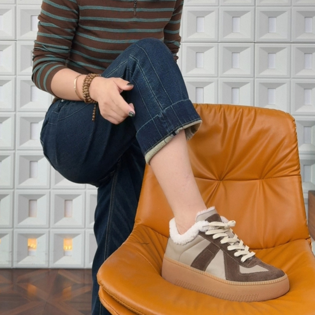 秋冬百搭内里羊毛增高4.5CM撞色德训鞋主图