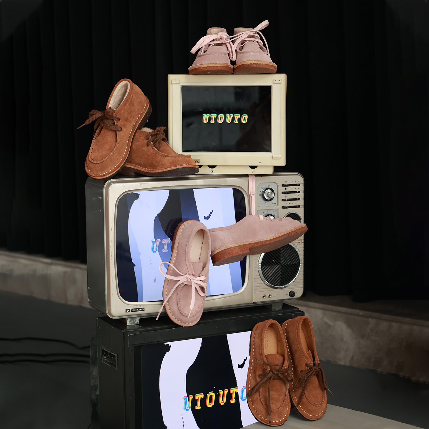 utouto大耳象女童英伦风反绒皮鞋2025冬季新款宝儿百搭防滑鞋子主图