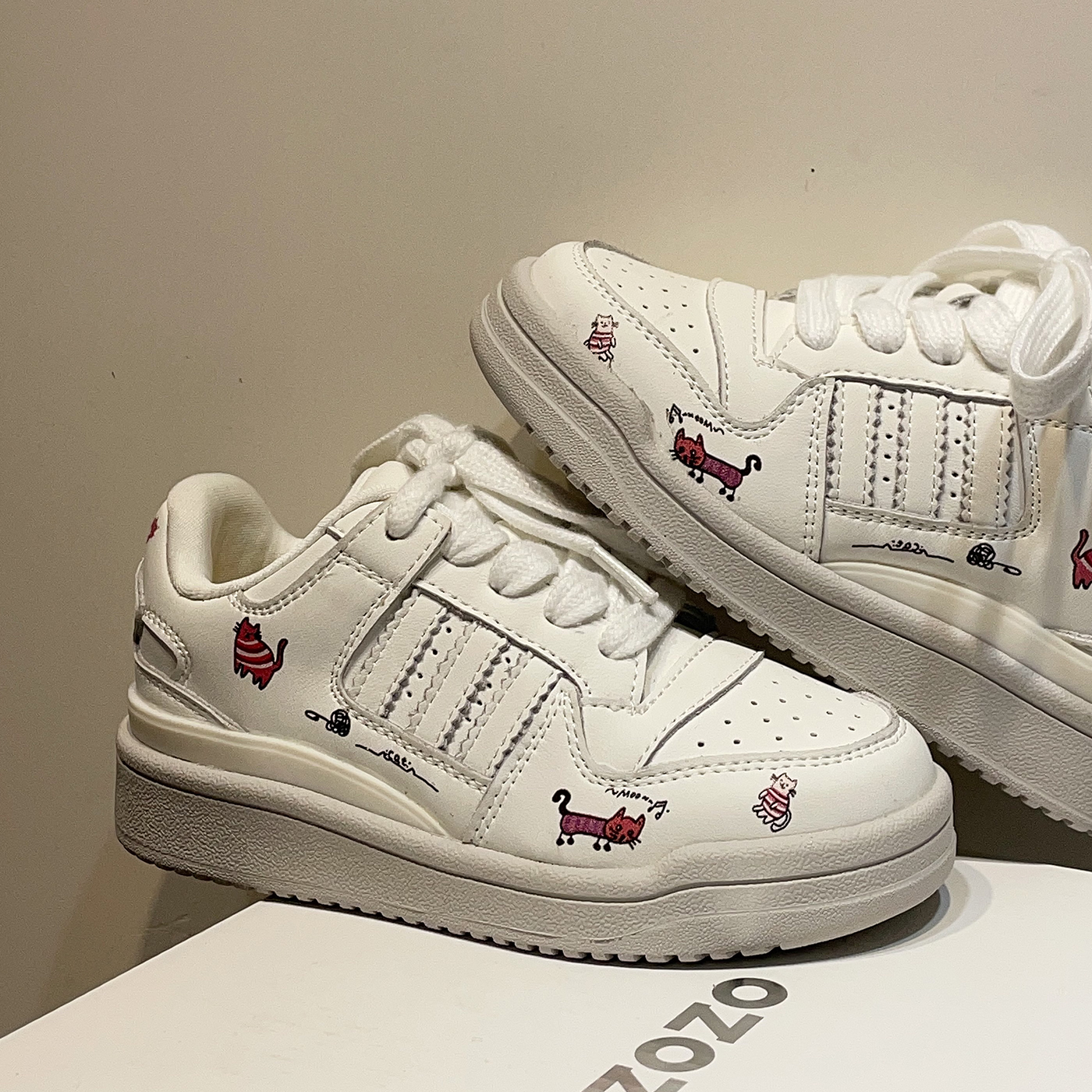 左左家中大童真皮冬季加绒保暖小白鞋2025亲子卡通百搭防滑板鞋主图