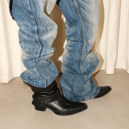 Mooreyu原创设计褶皱西部牛皮短靴女显瘦机车粗跟黑色尖头骑士靴