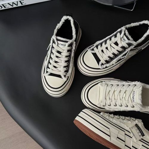 小发喵「做旧毛边厚底帆布鞋｜潮酷街拍随性出街尽显小众高级腔调」主图