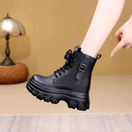 2025年秋冬爆款隐形增高8CM英伦风短筒复古好穿不累脚休闲马丁靴