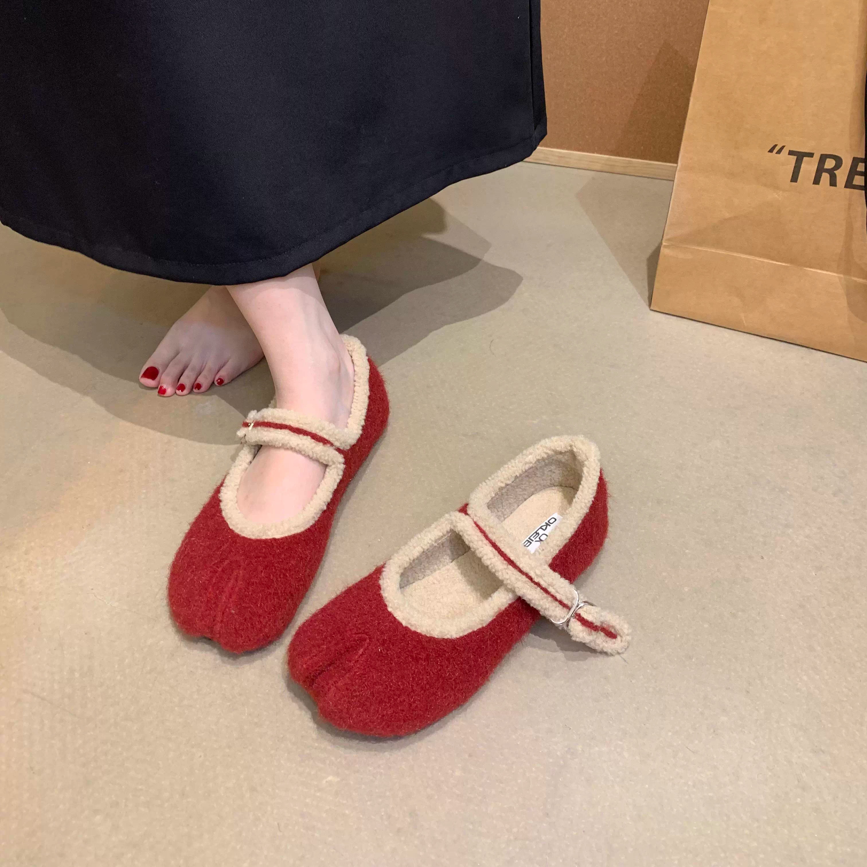 分趾猪蹄鞋女毛绒浅口玛丽珍鞋平底一字扣带加绒保暖单鞋平底棉鞋主图