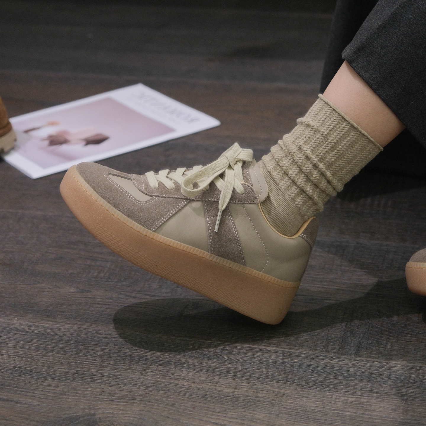 拼色复古真皮德训鞋女厚底系带休闲百搭运动板鞋主图