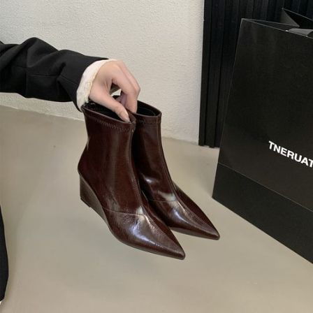 法式高级感坡跟小众瘦瘦靴女2025秋冬新款网红气质尖头高跟时装靴