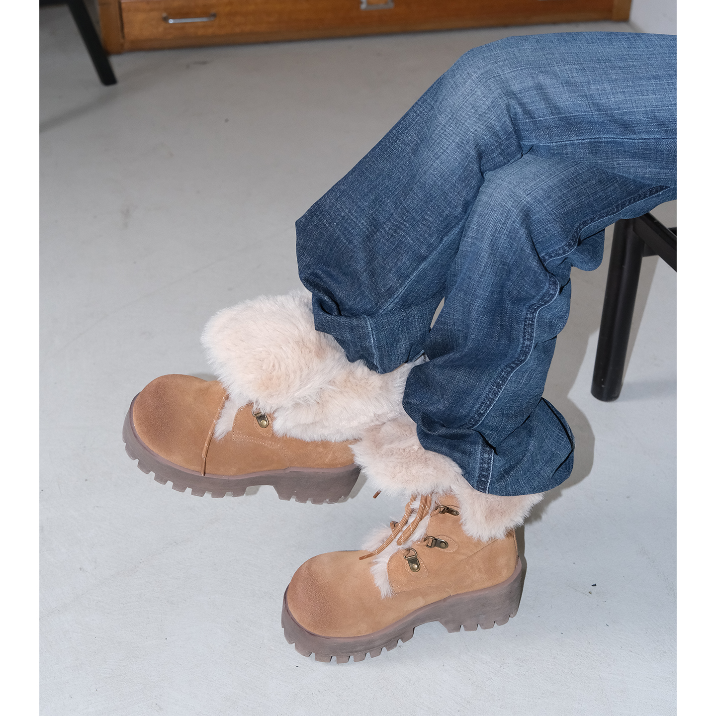 Mooreyu真皮厚底雪地靴女秋冬新款大头系带金属扣加绒保暖棉鞋女主图