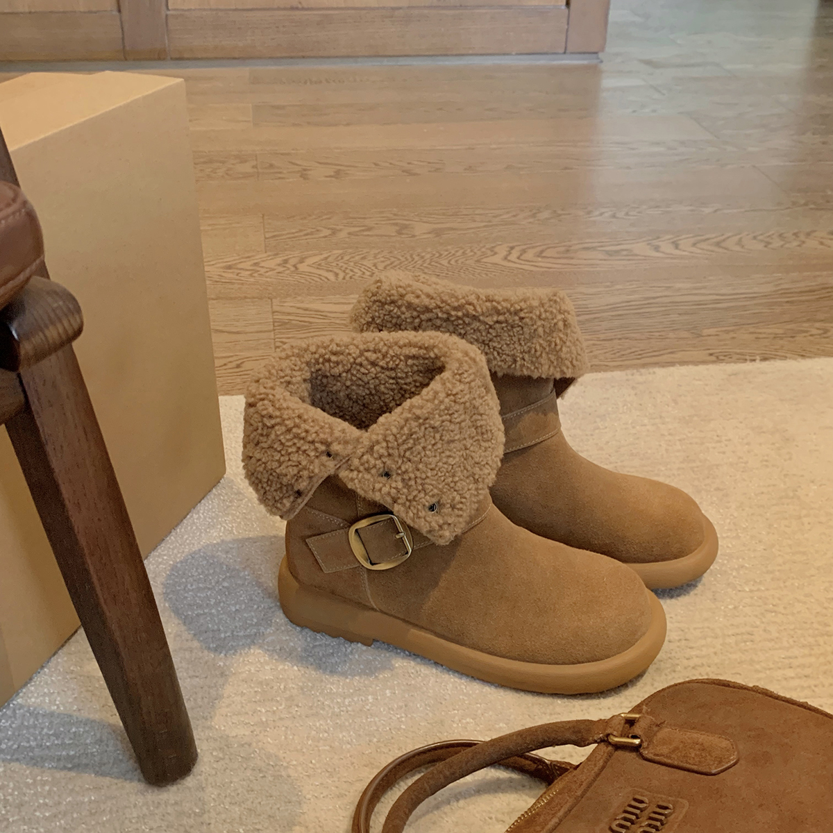 葡萄妈studiolee 可翻折保暖金属扣带羊羔毛百搭粗跟中筒靴女冬主图