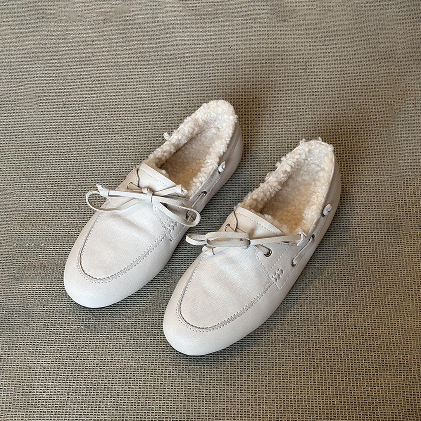 羊皮版~通勤百搭女鞋休闲蝴蝶结设计圆头舒适软底加绒保暖小皮鞋主图