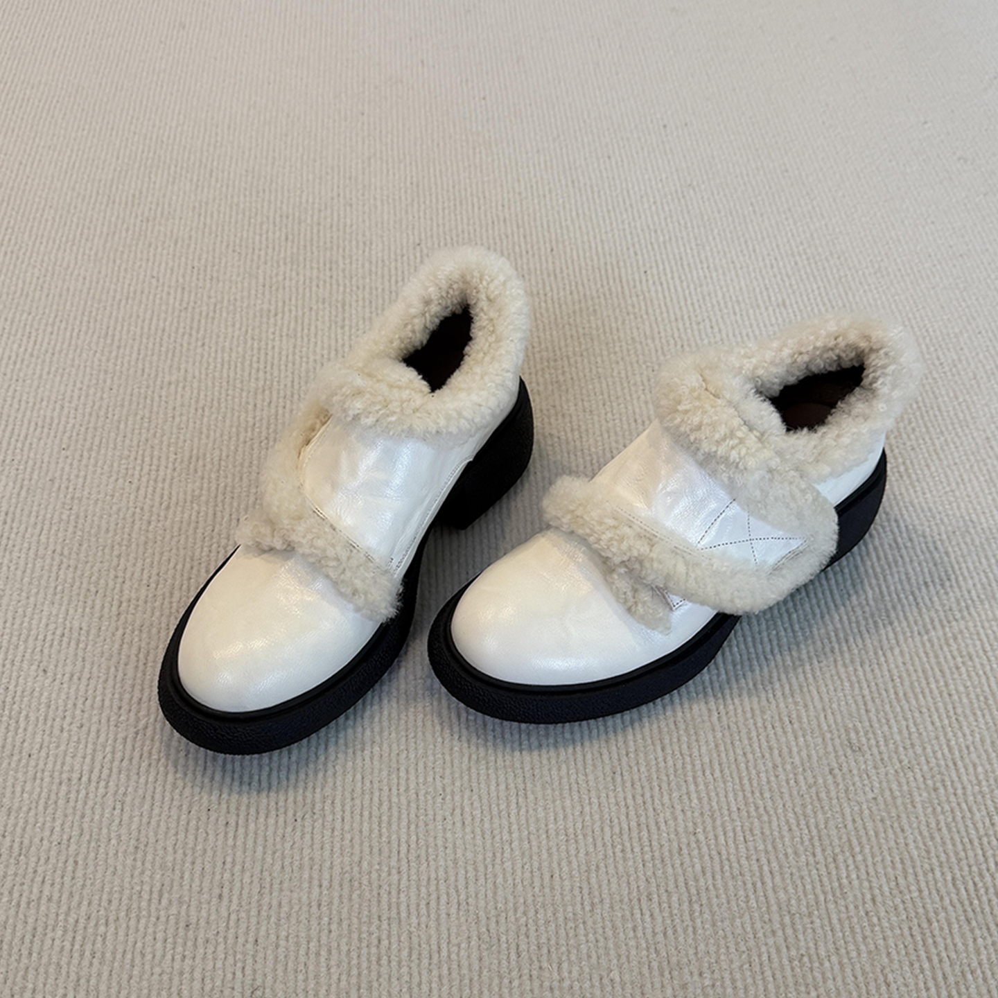 牛皮版~英伦风乐福鞋一脚蹬女鞋冬季加绒圆头魔术贴设计女小皮鞋主图