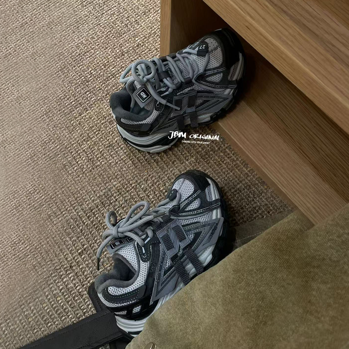 JBM童鞋儿童加绒运动鞋2025新款秋冬男女童软底轻便魔术贴老爹鞋主图