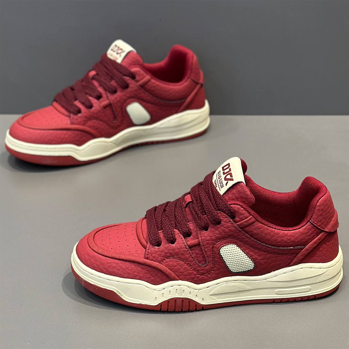 男鞋2025新款秋冬季保暖加绒鞋轻便软底休闲鞋欧洲站真皮运动板鞋主图