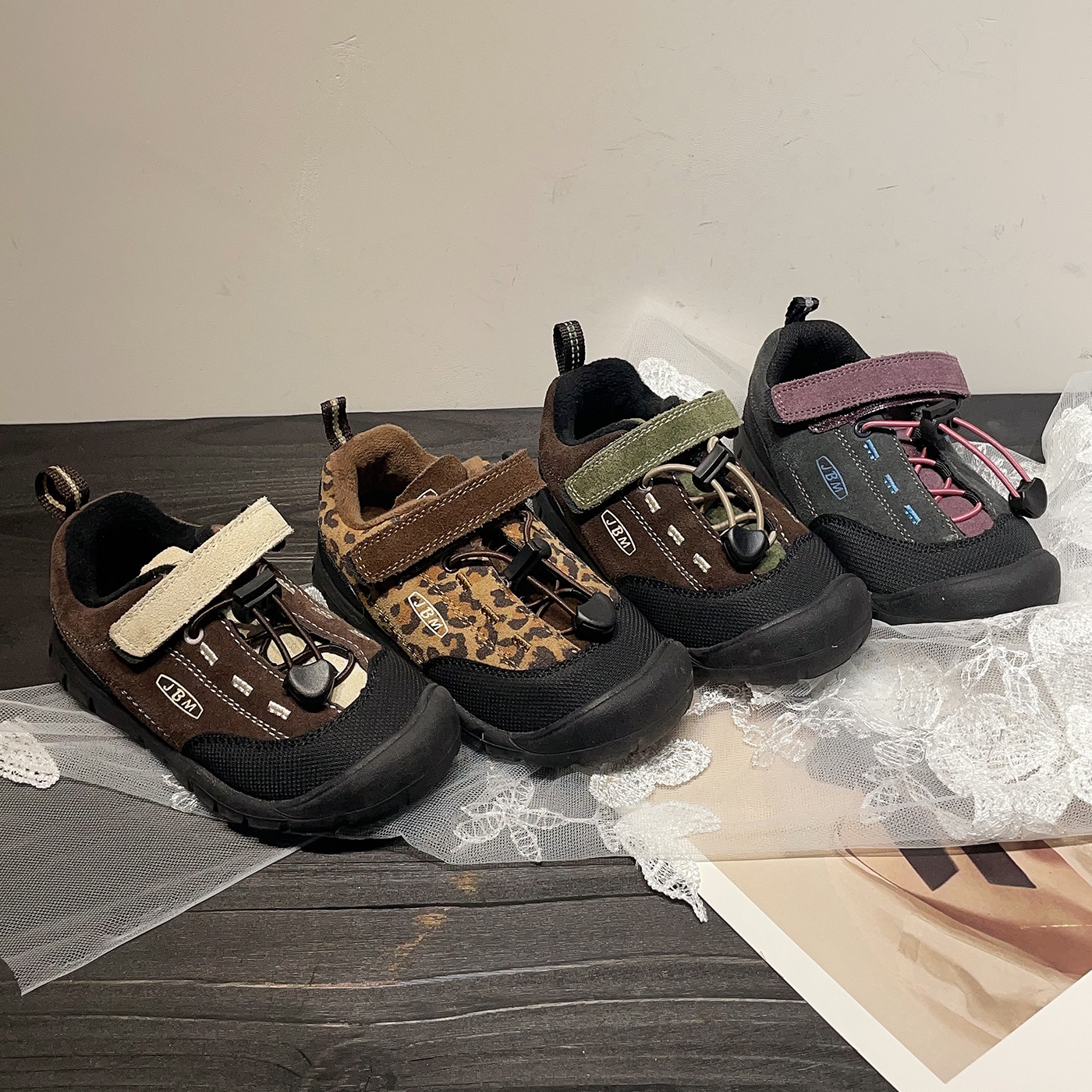 左左家中大童冬季防踢免系带运动鞋户外加绒软底保暖百搭登山鞋主图