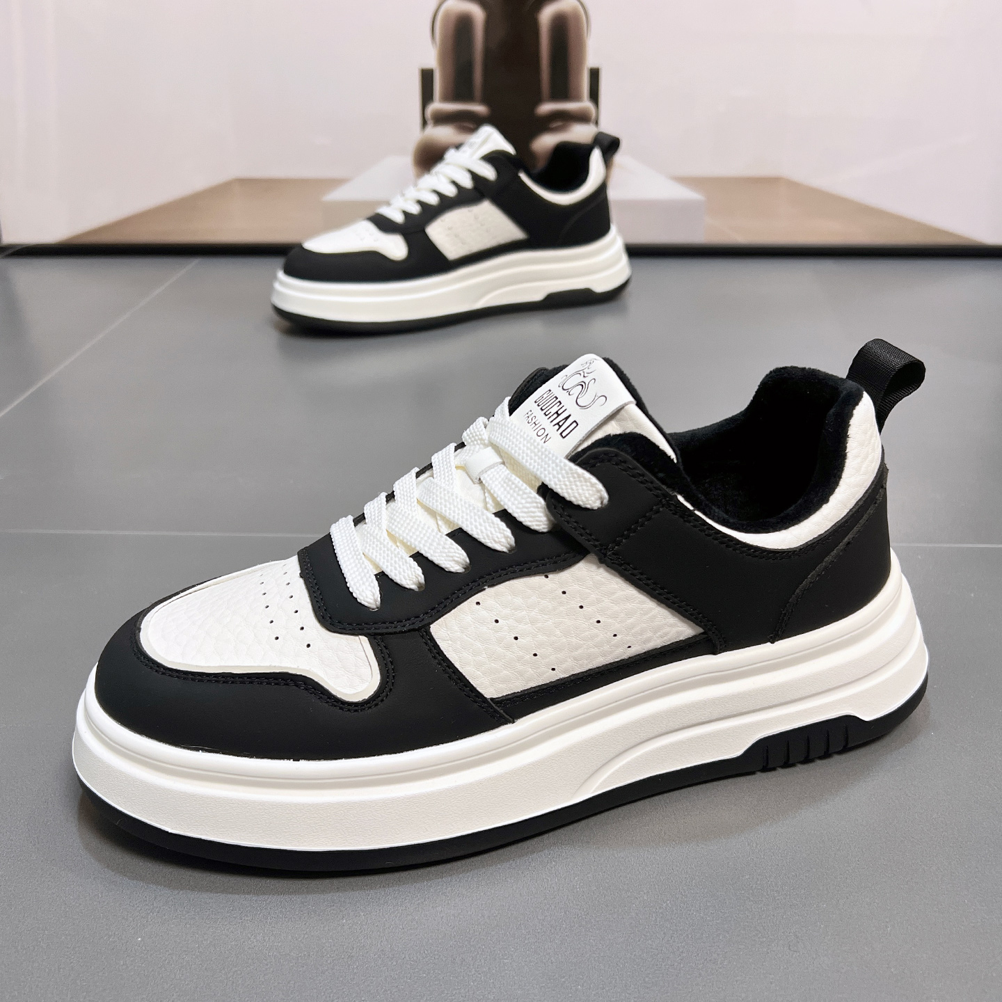 2025冬季加绒男鞋ins网红黑白熊猫运动休闲鞋百搭板鞋学生加棉鞋主图