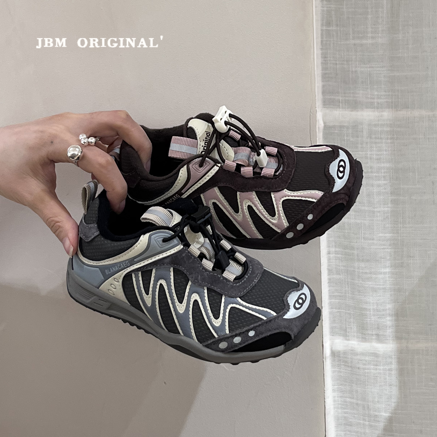 JBM 新款儿童加绒免系带运动德训鞋2025秋冬男女童百搭休闲跑步鞋主图