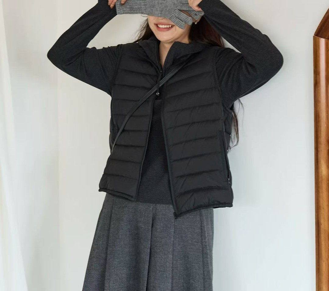 5896号702-1#秋冬简约休闲百搭立领压线排骨马甲主图