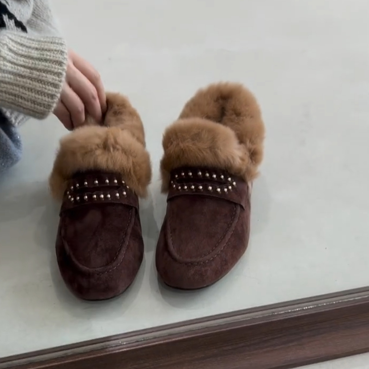 羊皮版~时髦洋气复古棕色一脚蹬乐福鞋女羊羔毛真皮铆钉平底单鞋主图
