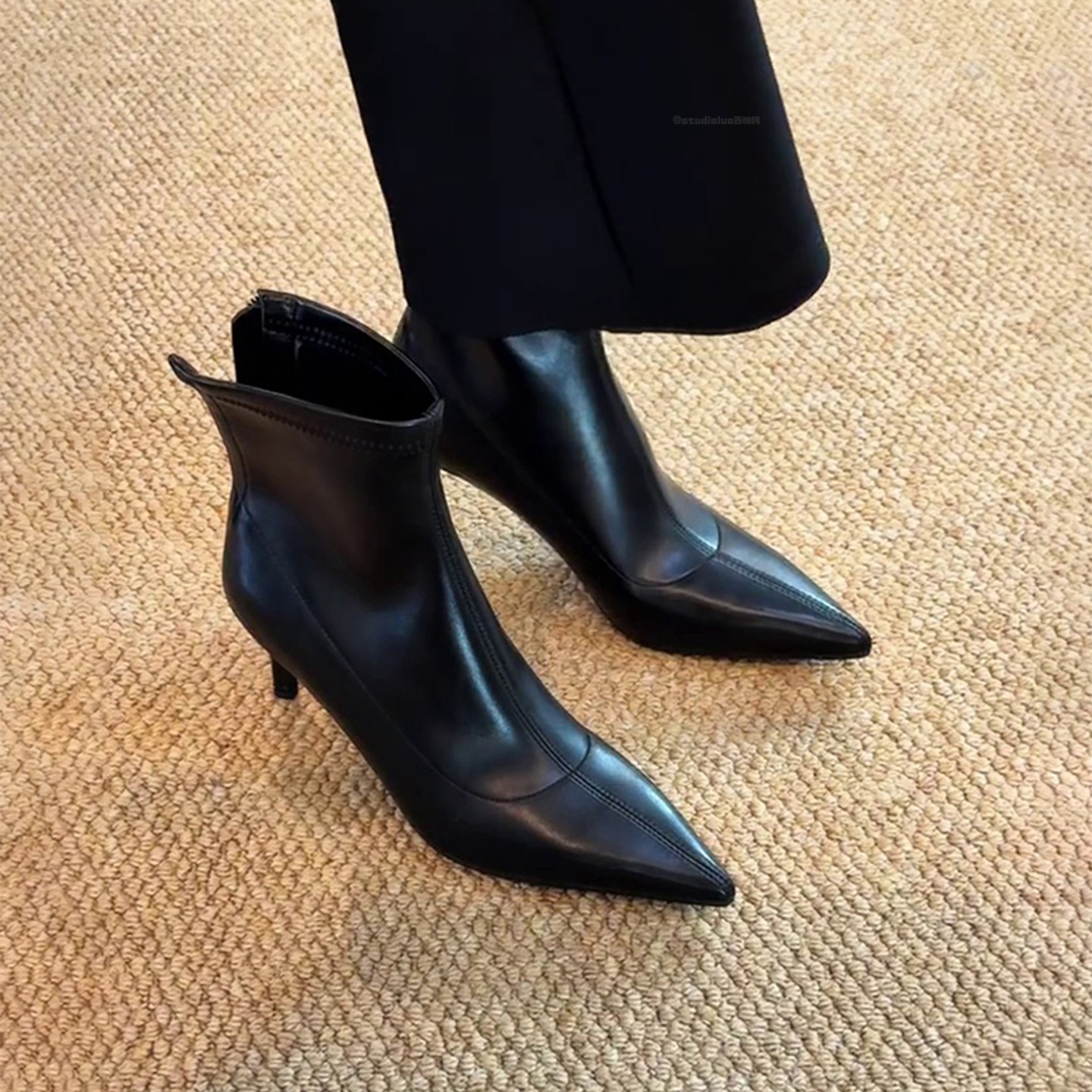 香港法式气质高跟靴女2025秋冬新款后拉链细跟弹力瘦瘦靴尖头短靴主图