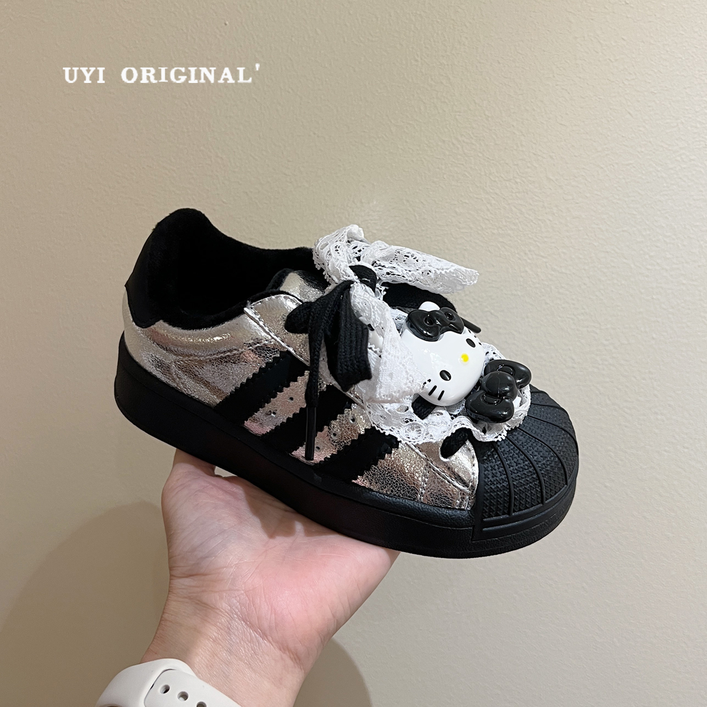 UYIKIDS 冬季儿童卡通KT猫加绒贝壳头板鞋韩版女童蕾丝公主运动鞋主图