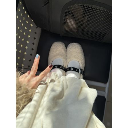 「Oasis韩代」总是满分程度的穿搭！调节系扣毛毛平底鞋 111725