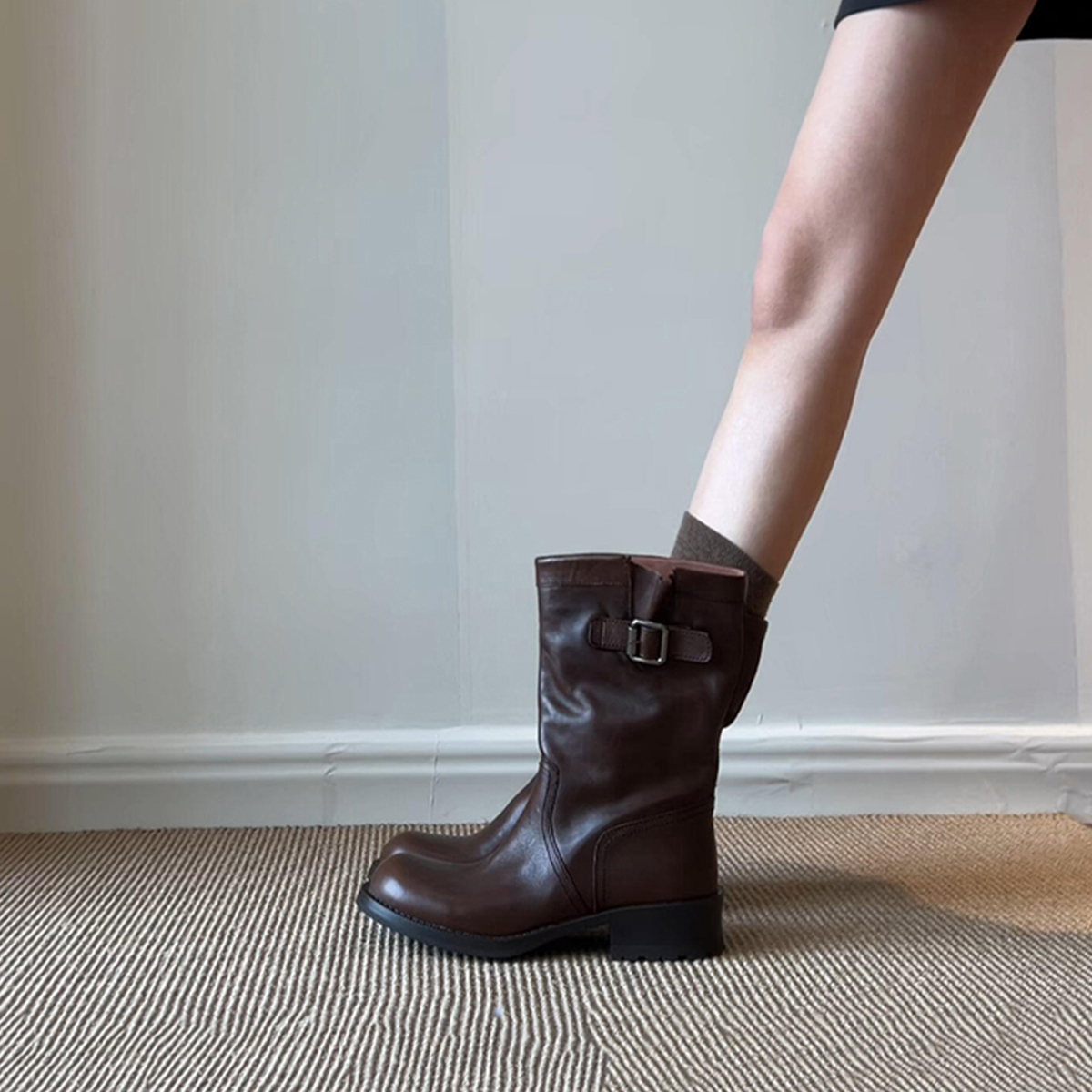 羊皮版~秋冬棕色时髦氛围感显瘦中筒靴女皮带扣圆头英伦风马丁靴主图