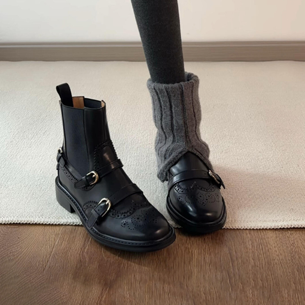 牛皮版~英伦复古时尚雕花显瘦切尔西靴女休闲时髦通勤短筒时装靴主图