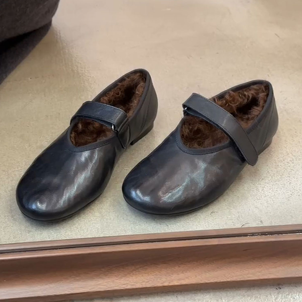 羊皮版~法式芭蕾风平底玛丽珍鞋女浅口圆头简约魔术贴加绒小单鞋主图