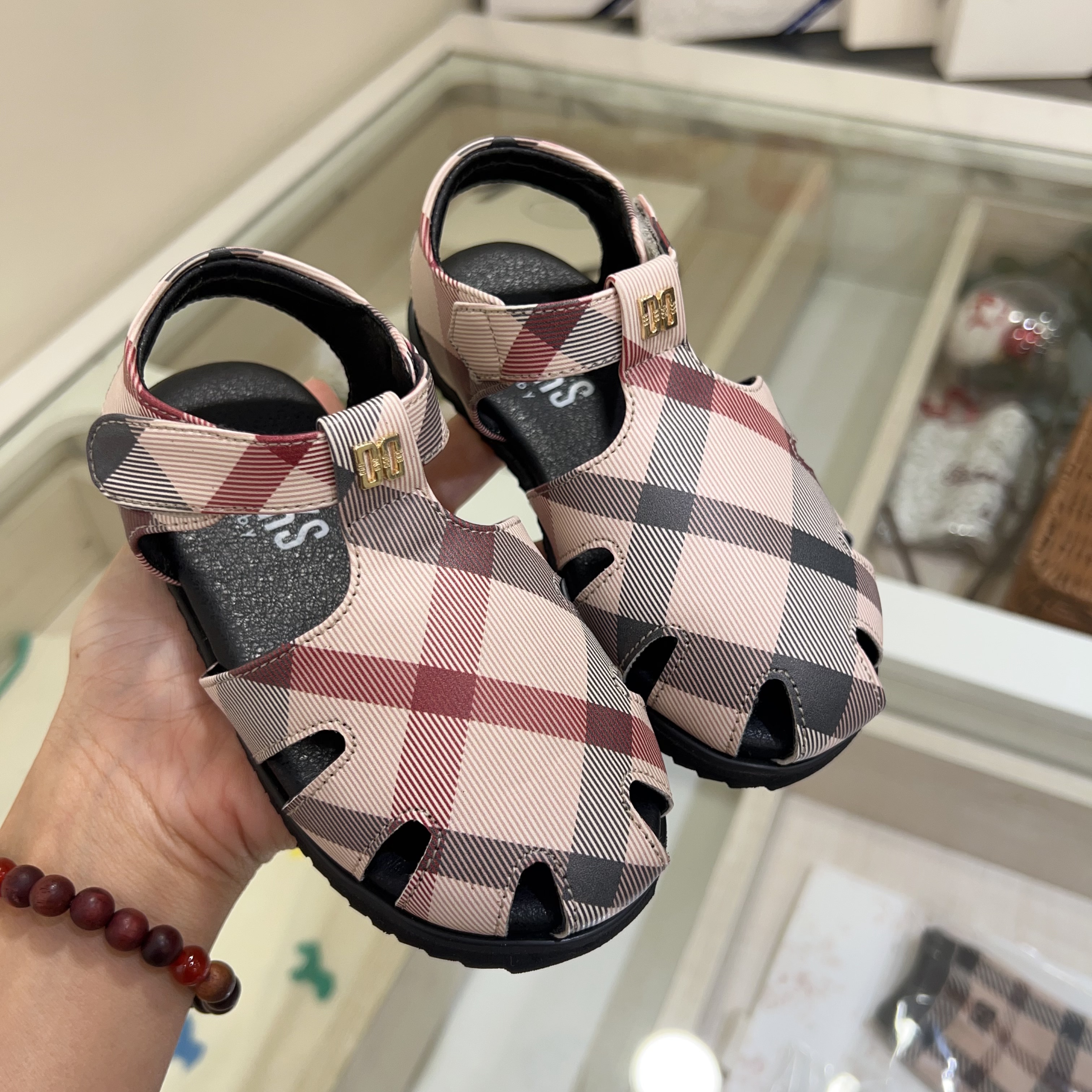 韩国童装 25春夏新款宝宝格子软底魔术贴皮鞋防滑学步鞋休闲凉鞋主图