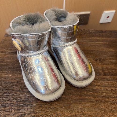 令佳秋冬童装真皮儿童皮毛保暖扣子时尚百搭银色短筒雪地靴216主图