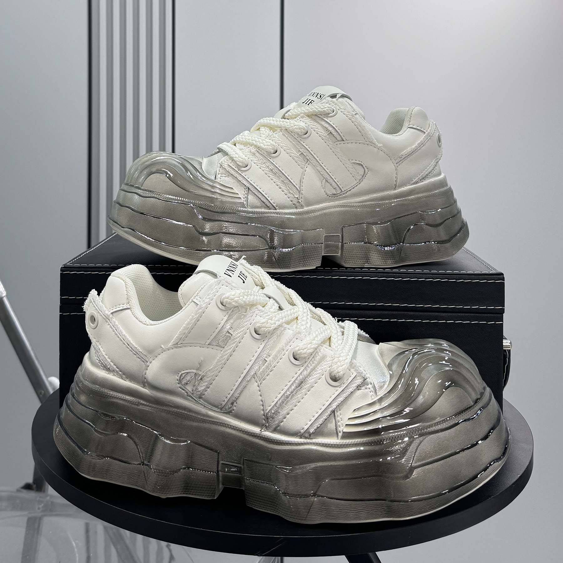 潮牌厚底大头板鞋男2025冬季新款超火老爹鞋小众个性内增高男鞋子主图