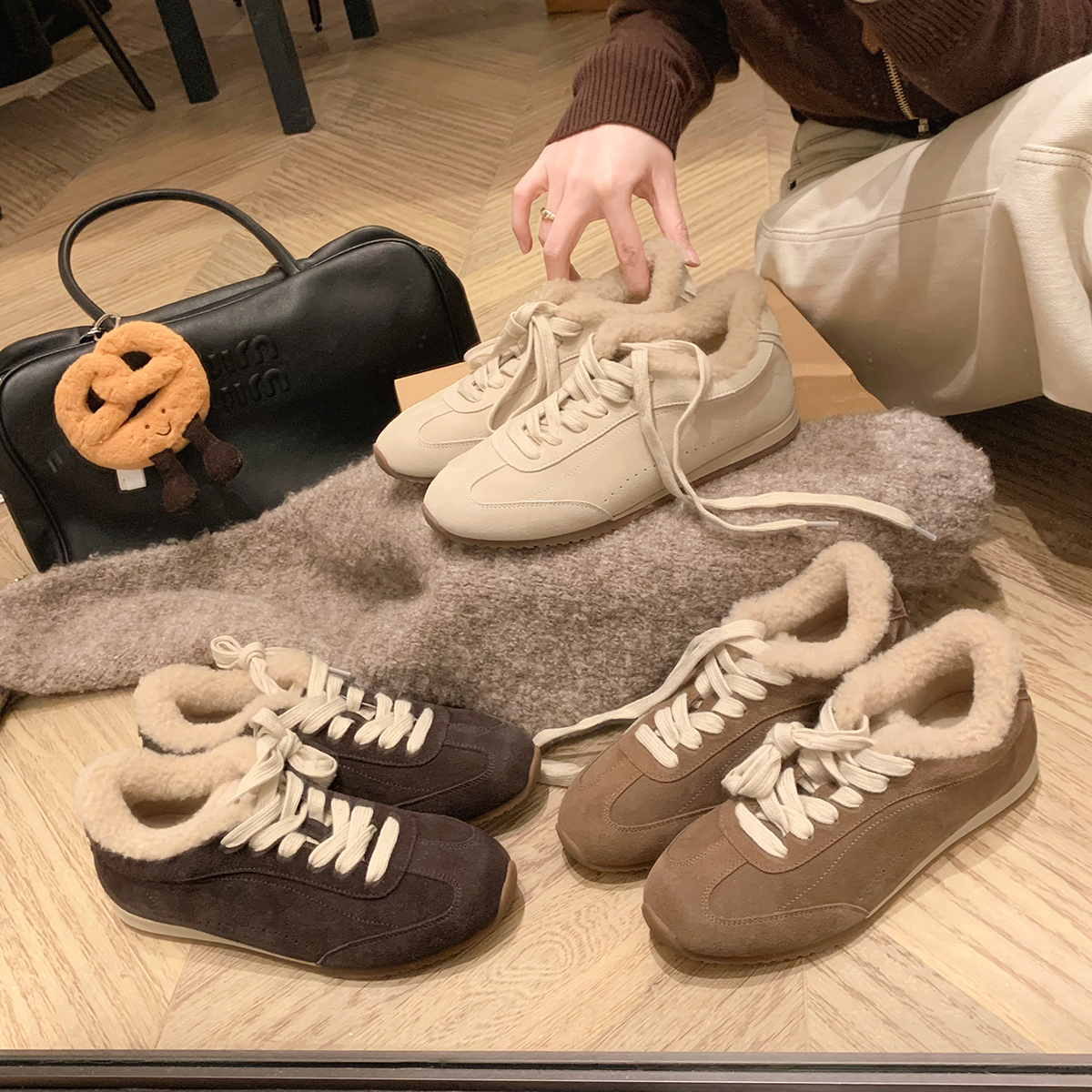 葡萄妈studiolee 圆尖头系带加绒毛毛保暖休闲德训鞋女冬季棉鞋主图