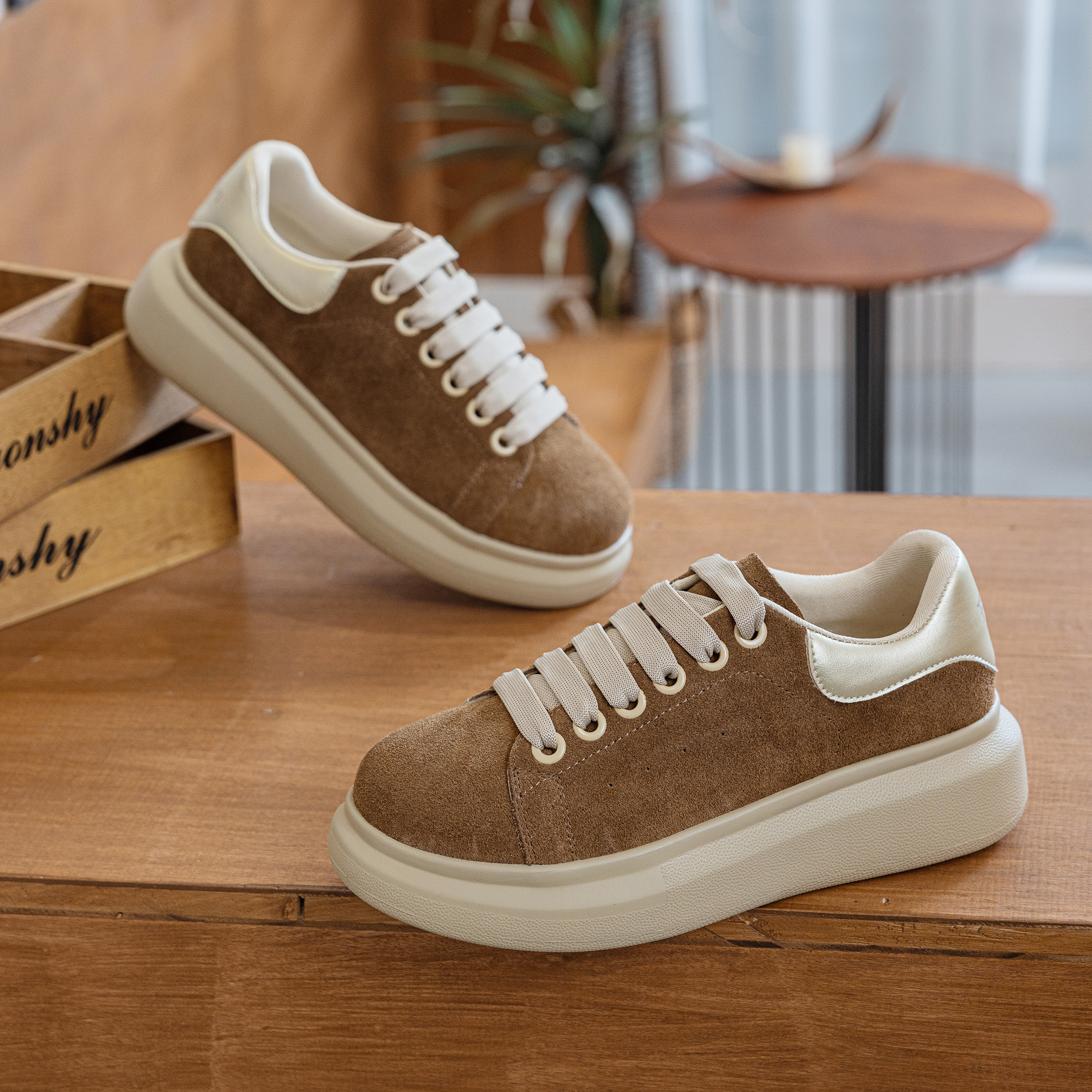 松糕厚底板鞋麦昆百搭透气休闲鞋2025年秋冬新款牛皮时尚轻便女鞋主图