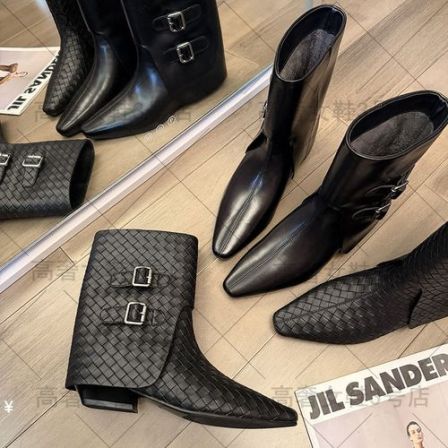 2025年秋冬新款女靴百搭低跟中跟时尚英伦风方头短靴女y25295