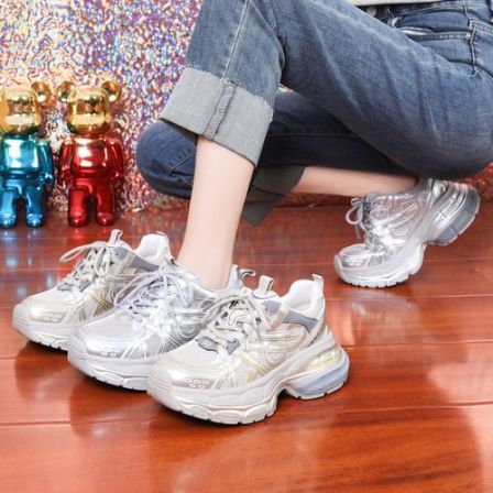 王冠鞋业厚底增高老爹鞋女春季新款轻奢休闲鞋子松糕跟女鞋透气