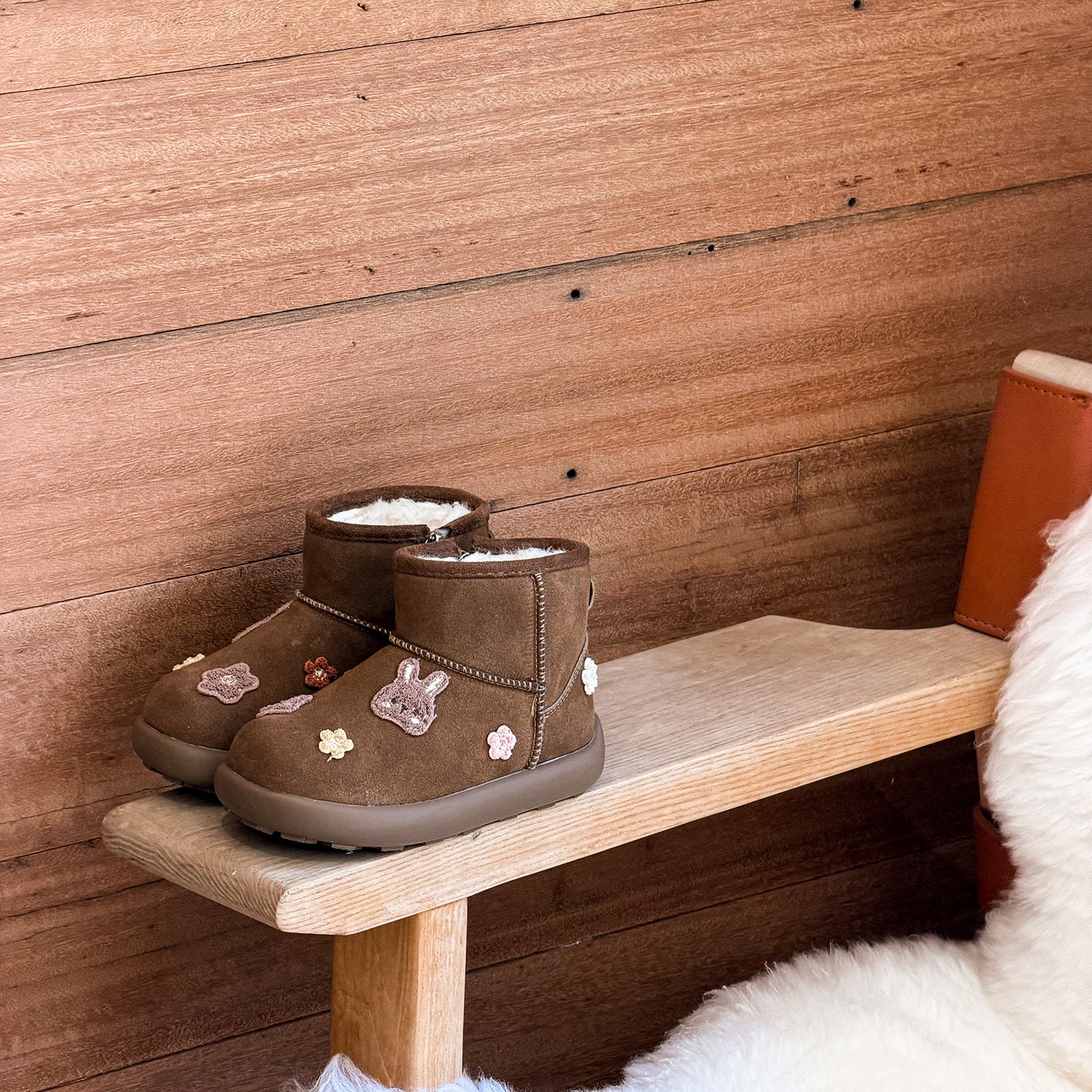 儿童毛绒雪地靴2025女童冬季加绒保暖卡通兔子棉鞋加厚男童棉鞋子主图