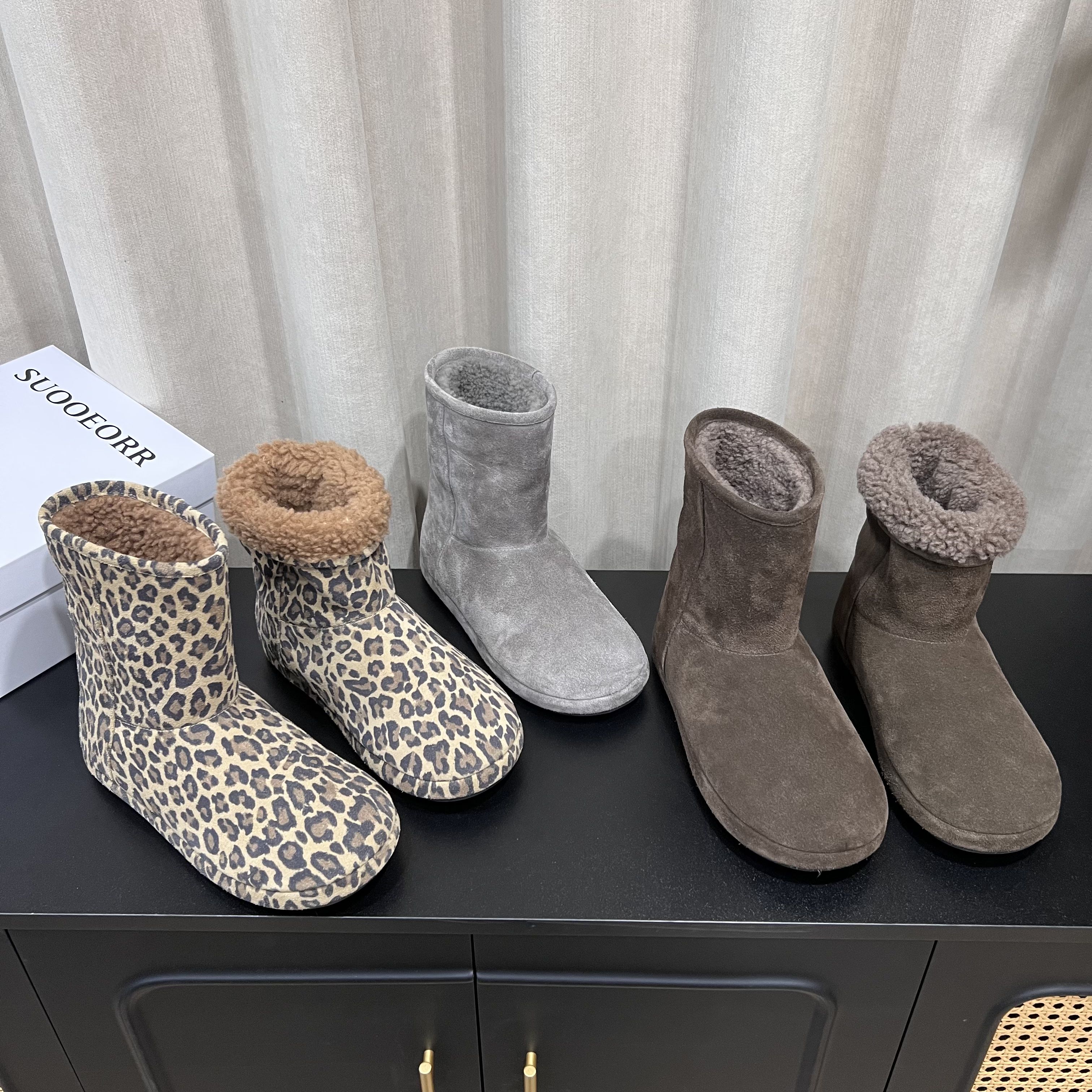 索尔欧货真皮女鞋2025冬季新款时尚平底羊皮毛一体保暖短靴雪地靴主图