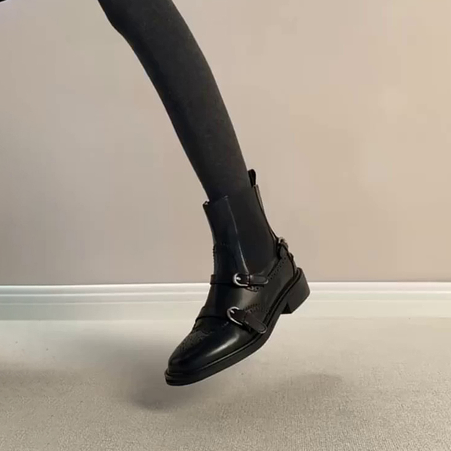 牛皮版~复古英伦风布洛克雕花切尔西靴弹力短靴女圆头粗跟瘦瘦靴主图