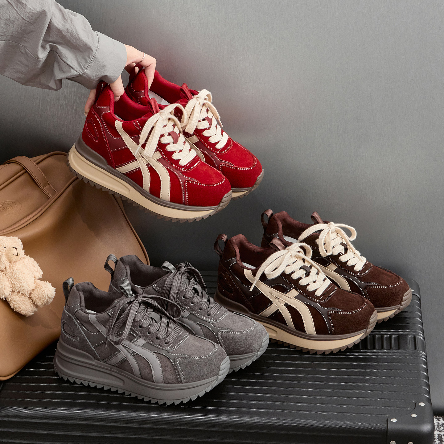 9CM内增高女鞋2025秋冬款真皮厚底轻便百搭休闲运动鞋阿甘德训鞋主图