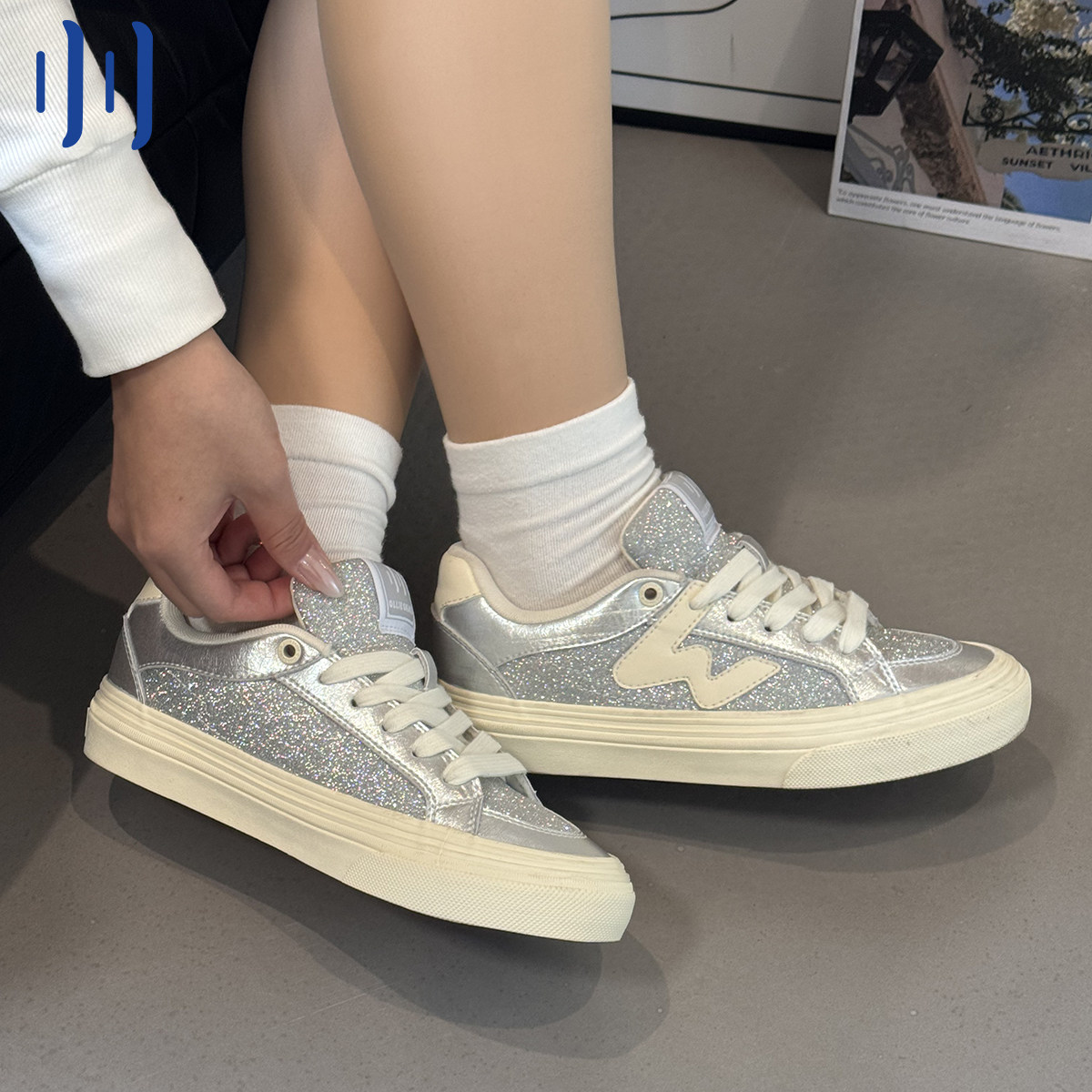 顽刻ollieskate银色小香风Y2k复古冬季校园风W系列男女国潮滑板鞋主图