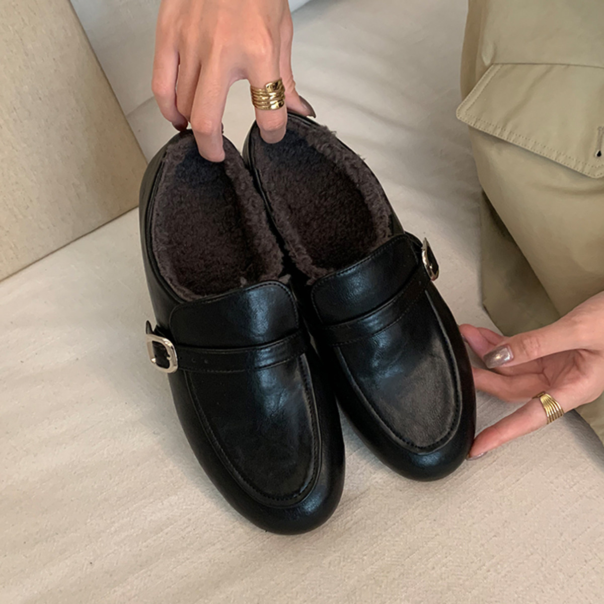 羊皮版~复古一字带一脚蹬黑色小皮鞋女真皮加绒保暖学院风小皮鞋主图