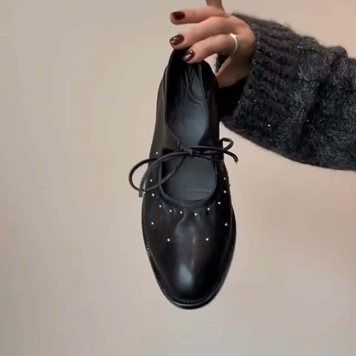 羊皮版~新款朋克风设计圆头蝴蝶结玛丽珍鞋女真皮圆头铆钉小皮鞋主图