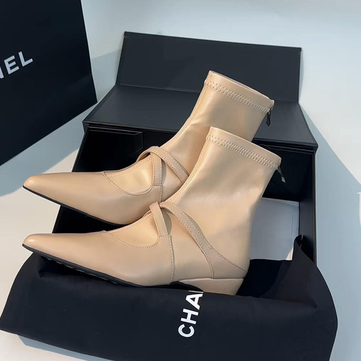 羊皮版~法式交叉带尖头真皮弹力瘦瘦靴女气质温柔粗跟后拉链短靴主图