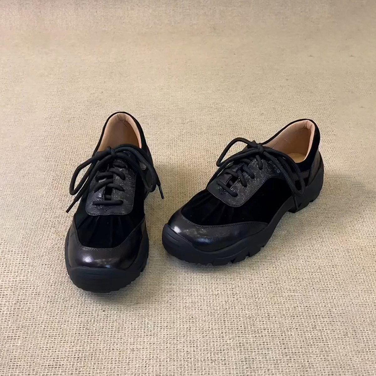 羊皮版~春季轻便休闲真皮拼接深口系带德训鞋女黑色运动厚底单鞋主图