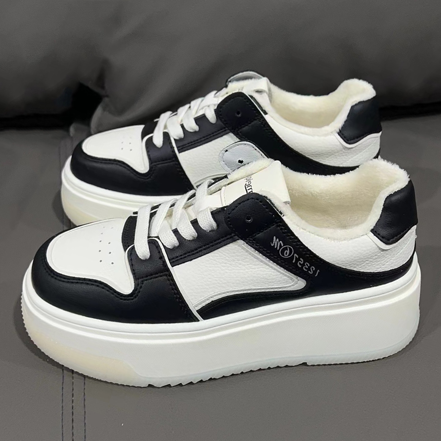 真皮厚底小白鞋黑白拼色百搭休闲板鞋运动鞋冬季圆头加绒潮流女鞋主图