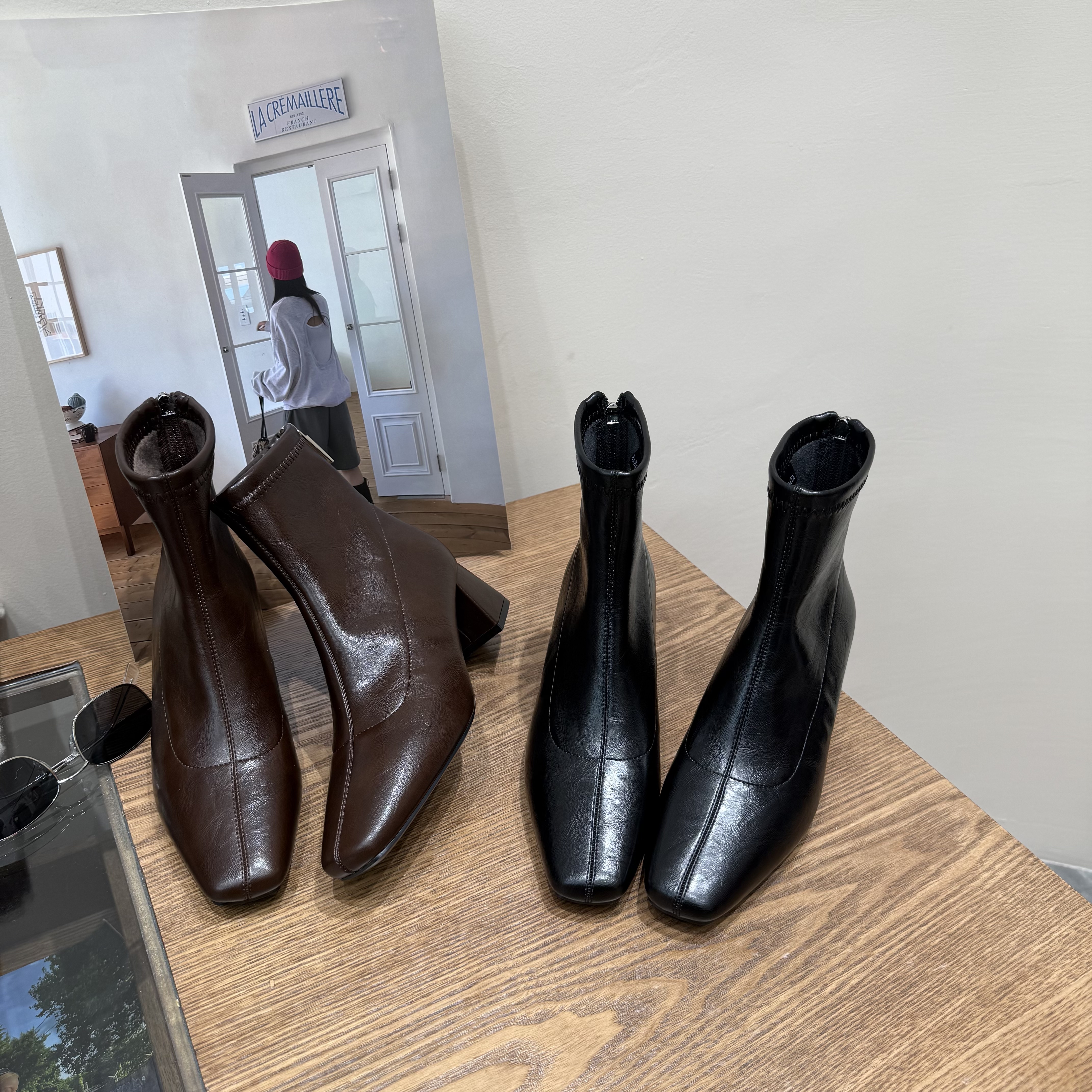 棕色高跟弹力瘦瘦靴女2025冬新款加绒极简高质感小方头粗跟短靴主图